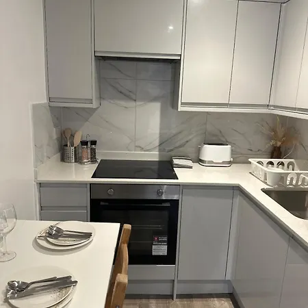 Two Bedroom Flat C In Kentish Town